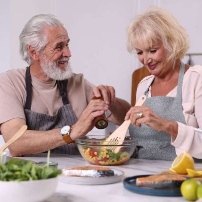 Estudo mostra que mudanças na dieta reduzem idade biológica de idosos