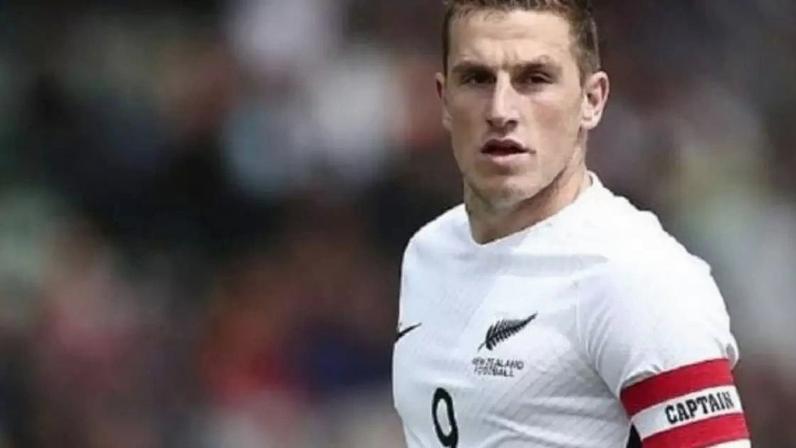 Chris Wood comemora gol pela Nova Zelândia –