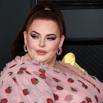 Tess Holliday reage a comentário sobre remédio para emagrecer e defende autonomia