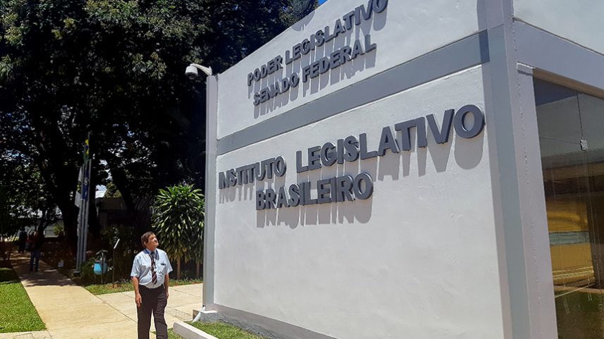 O Instituto Legislativo Brasileiro (ILB) exerce as prerrogativas de Escola de Governo do Senado Federal, que consistem em gerir e executar a Política de Capacitação do Senado Federal e o Programa de Integração e Modernização do Poder Legislativo Brasileiro (Interlegis).