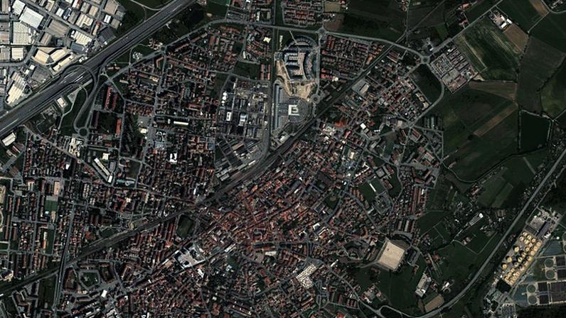 Visão aérea de um mapa mostrando a zona urbana de uma cidade
