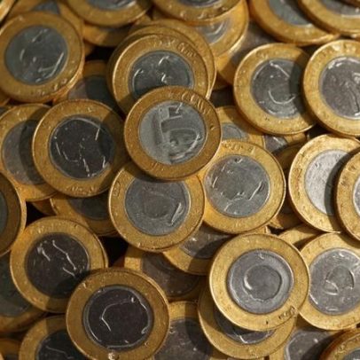 Inflação recua, mas pressão em serviços persiste, dizem economistas