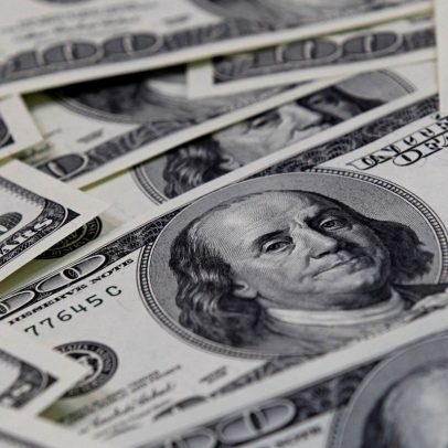 Dólar cai para R$ 4,98 e bolsa sobe em dia de alívio