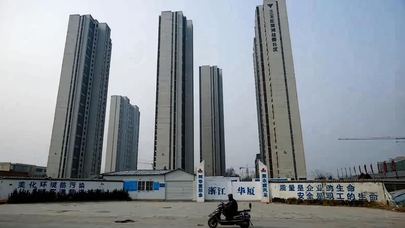Prédios em construção em Zhengzhou, na China - 19/01/2019 (Foto: REUTERS/Thomas Peter)