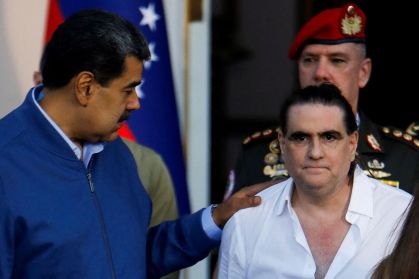 Alex Saab é recebido pelo presidente venezuelano Nicolás Maduro no Palácio Miraflores, após ser libertado pelo governo dos Estados Unidos, em Caracas, Venezuela20/12/2023