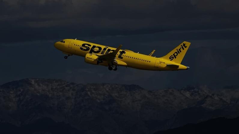 Avião da Spirit Airlines após decolar do Aeroporto Internacional de Las Vegas, Nevada, EUA