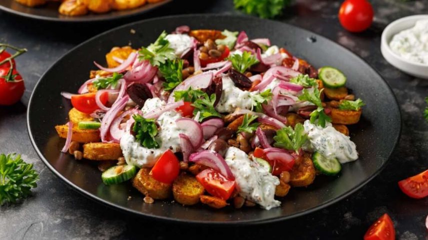 Salada morna com batata dourada e lentilha