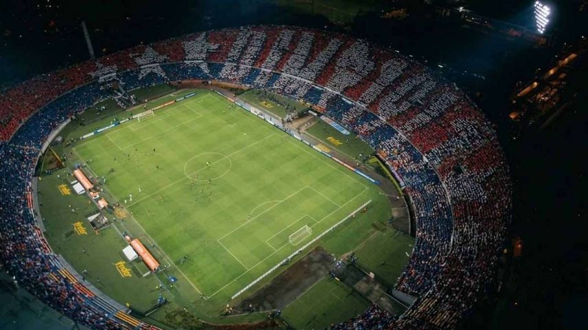 Estádio Atanasio Girardot em dia de jogo –
