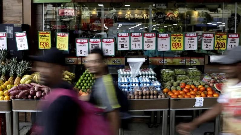 Preços de alimentos em mercado no Rio de Janeiro - 08/04/2022 (Foto: REUTERS/Ricardo Moraes)