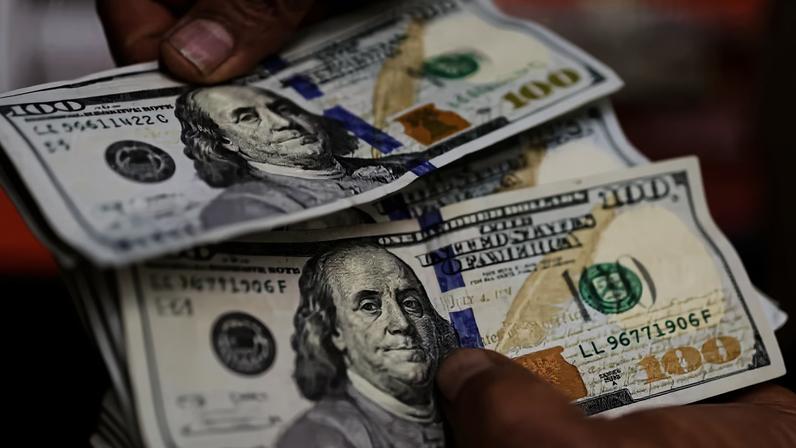 Notas de dólar. — Foto: Luisa Gonzalez/ Reuters
