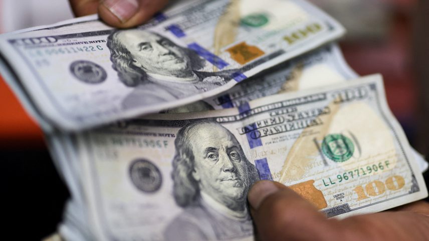 Notas de dólar. — Foto: Luisa Gonzalez/ Reuters
