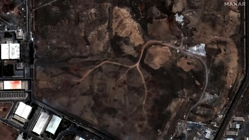 Uma imagem de satélite mostra novas marcas de veículos e pilhas de terra sobre a instalação subterrânea de centrífugas na usina nuclear de Natanz, no Irã, após um ataque aéreo na região, nesta imagem fornecida pela Maxar Technologies/Handout via REUTERS, datada de 15 de junho de 2025