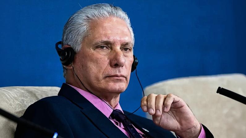 Presidente cubano Miguel Díaz-Canel participa de sessão plenária do Fórum Econômico Eurasiático em Minsk, Belarus, 26 de junho de 2025.