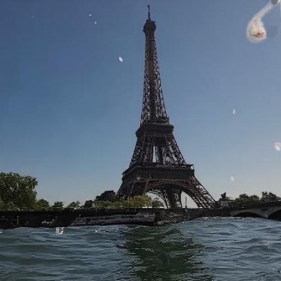 Seção da escadaria da Torre Eiffel é leiloada por mais de R$ 2,6 milhões