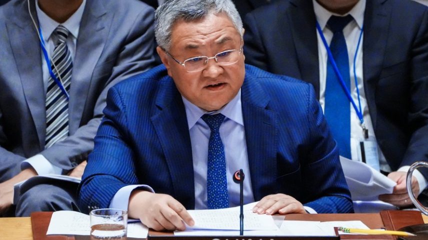 O embaixador da China na ONU , Fu Cong, discursa para os membros do Conselho de Segurança da ONU