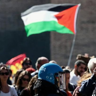 Ativistas da flotilha de Gaza libertados denunciam abusos israelenses