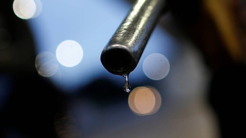 Pistola de gasolina em posto de combustíveis, em Brasília