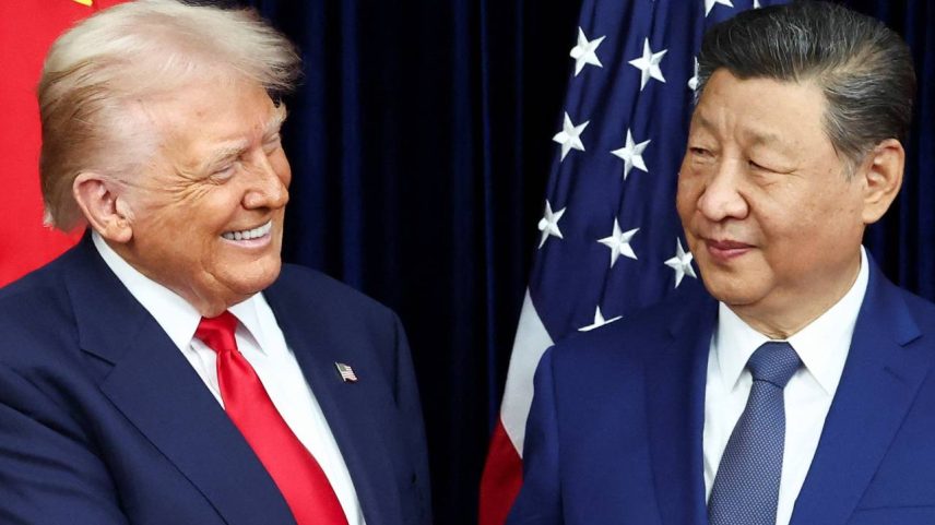 O presidente dos Estados Unidos, Donald Trump, e o presidente da China, Xi Jinping, durante uma reunião bilateral no Aeroporto Internacional de Gimhae, em Busan, Coreia do Sul 30/10/2025 (Foto: REUTERS/Evelyn Hockstein)