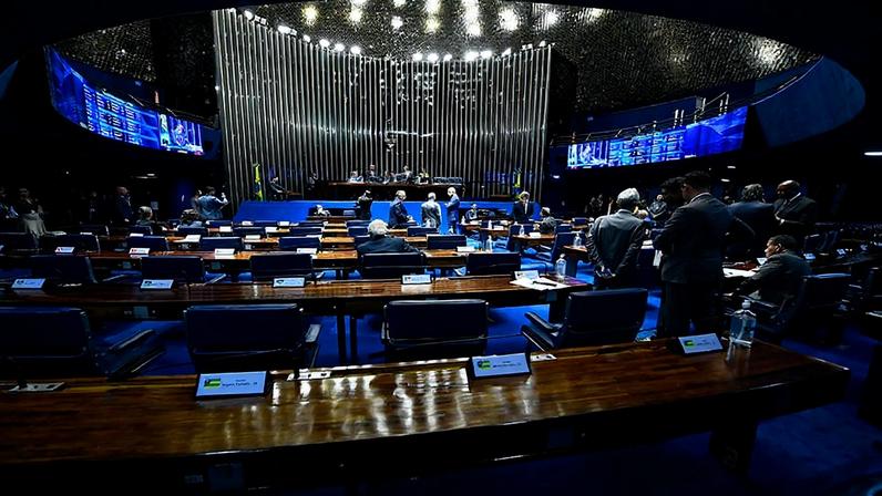 Senador Vanderlan Cardoso (PSD-GO) em discurso à tribuna.
