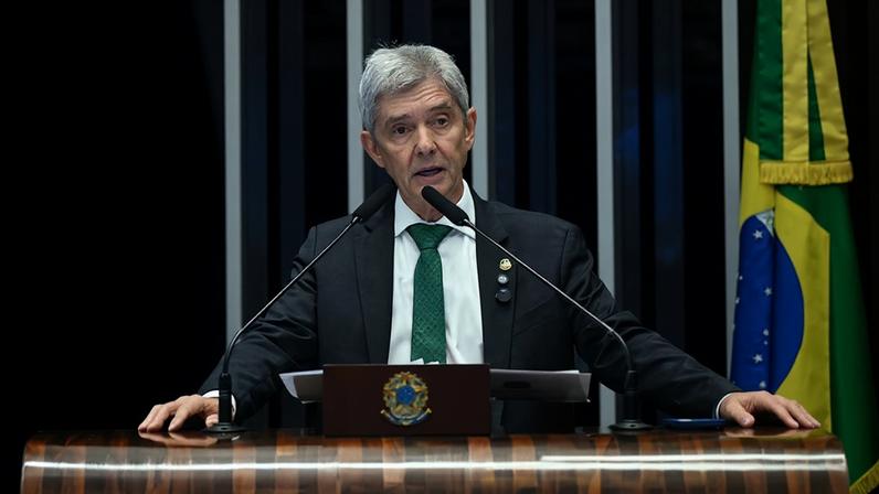 Senador Jaime Bagattoli (PL-RO) em discurso à tribuna.