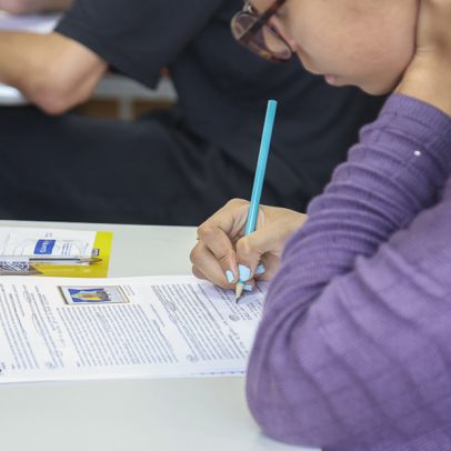 Fuvest abre concurso para criar as capas dos guias do vestibular 2027