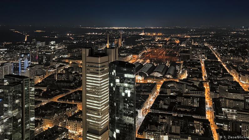 Cidades grandes, como Frankfurt, tendem a sofrer mais com a poluição luminosa