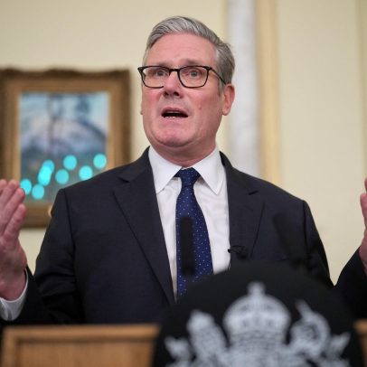 Primeiro-ministro britânico vê projeto de 10 anos, apesar de apelos à saída