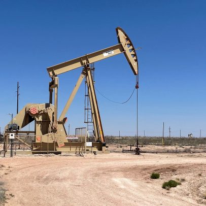 Petróleo cai quase 6% com retomada parcial de fluxo em Ormuz e negociações