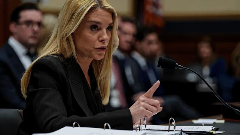 Pam Bondi, participa de audiência no Comitê de Justiça da Câmara dos Deputados, no Congresso americano, sobre os arquivos do caso Jeffrey Epstein