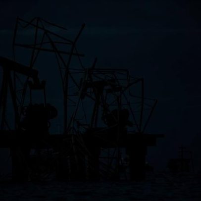 Petróleo permanece acima de US$110; Bolsas globais registram desempenho misto