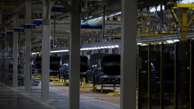 Linha de produção de fábrica da BYD no Complexo Industrial de Camaçari, Bahia, Brasil 9 de outubro de 2025 REUTERS/Joa Souza