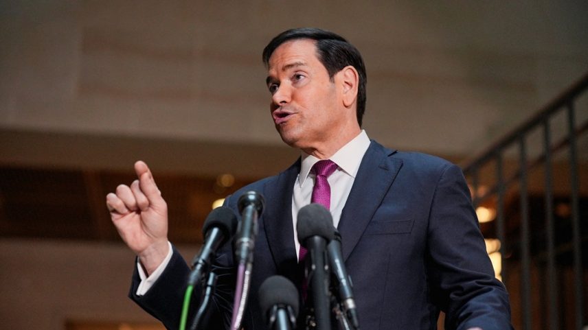 Secretário de Estado dos EUA, Marco Rubio, fala à imprensa no dia de um briefing para líderes do Congresso sobre a situação no Irã, no Capitólio, em Washington, D.C., em 2 de março de 2026. REUTERS/Ken Cedeno