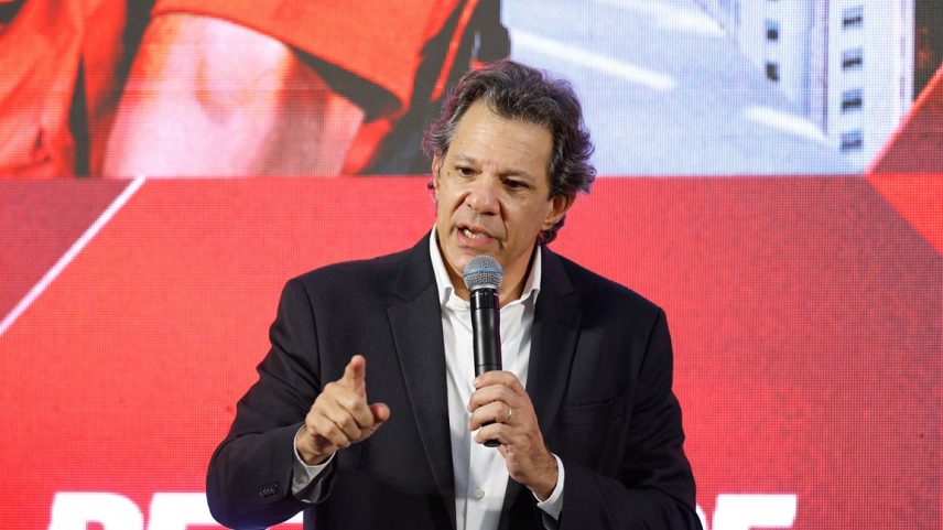 O ex-ministro da Fazenda, Fernando Haddad, fala em um evento de lançamento de sua pré-candidatura ao governo de São Paulo, em São Bernardo do Campo (SP), em 19 de março de 2026. REUTERS/Tuane Fernandes