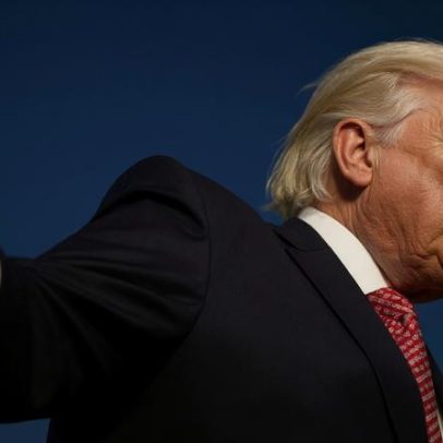 Trump diz que Irã deveria acenar bandeira branca de rendição