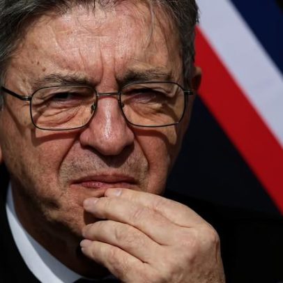 Político da esquerda radical da França confirma candidatura presidencial de 2027