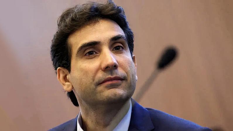 Presidente do Banco Central, Gabriel Galípolo, participa de uma coletiva de imprensa na sede do banco em Brasília, Brasil, em 26 de março de 2026. REUTERS/Adriano Machado