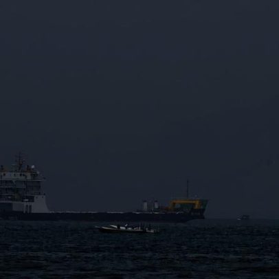 Marinha britânica se prepara para retirar minas em Ormuz, aguardando acordo