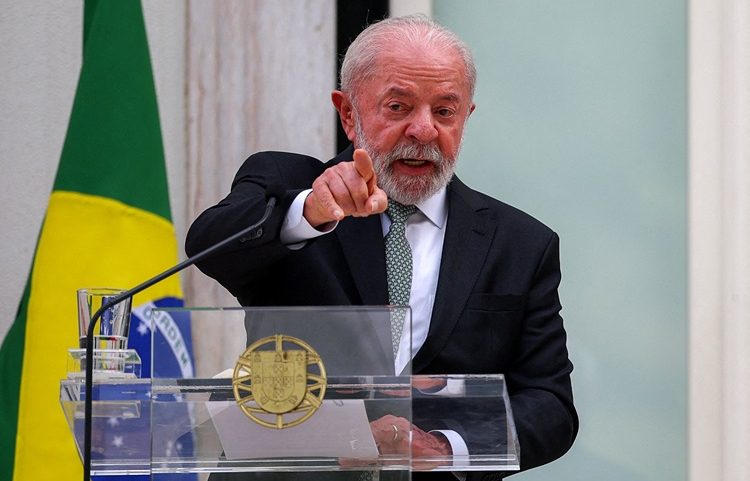 O presidente do Brasil, Luiz Inácio Lula da Silva, participa de uma coletiva de imprensa conjunta com o primeiro-ministro de Portugal, Luís Montenegro (não retratado), no Palácio de São Bento, em Lisboa, Portugal, em 21 de abril de 2026. REUTERS/Pedro Nunes/File Photo