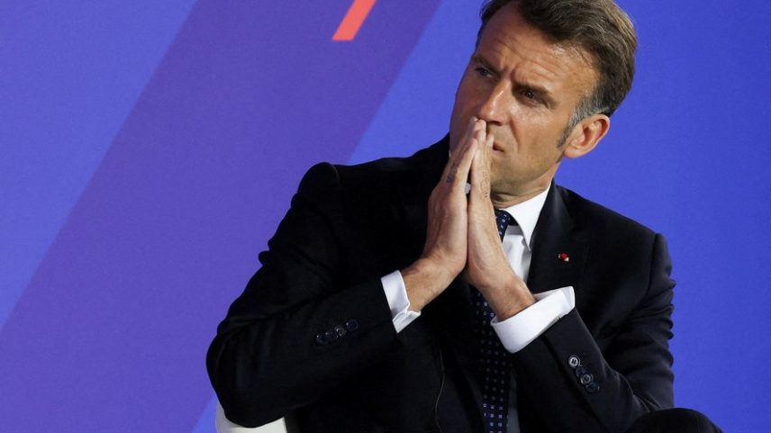 O presidente francês Emmanuel Macron participa do Fórum Econômico Grécia-França no Centro Cultural da Fundação Stavros Niarchos em Atenas