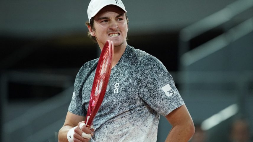 João Fonseca em ação na terceira rodada do Madrid Open — Foto: Reuters