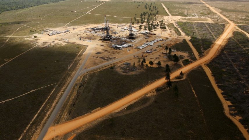 Poço de petróleo venezuelano na Faixa do Orinoco, perto de Morichal, Estado de Monagas