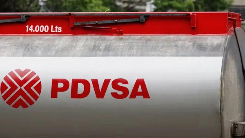 O logotipo da PDVSA é visto em vários locais de Caracas — Foto: REUTERS/Leonardo Fernandez Viloria/Foto de Arquivo