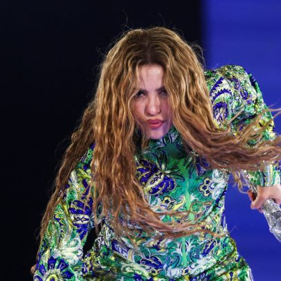 Shakira atrai milhares de fãs em megashow na Copacabana