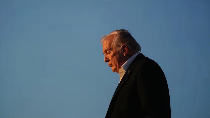 presidente dos EUA, Donald Trump, chega à Base Aérea Conjunta Andrews, nos EUA, em 3 de maio de 2026