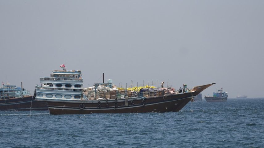 Navios e barcos no Estreito de Ormuz , Musandam, Omã