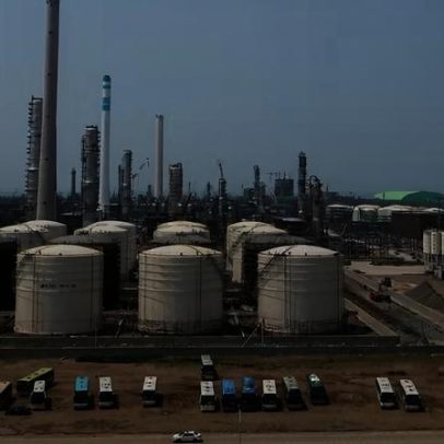 China recorre a lei para reagir à inclusão de refinarias em sanções dos EUA