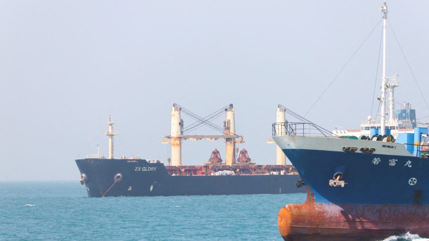 Irã diz ter permitido passagem de 30 embarcações pelo Estreito de Ormuz
