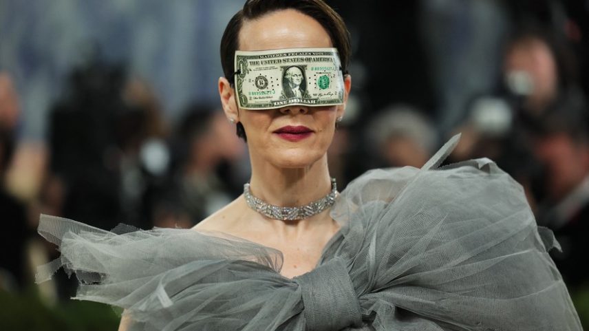 Sarah Paulson chega para participar do Met Gala, um baile de gala anual beneficente realizado em prol do Costume Institute do Metropolitan Museum of Art, cujo tema deste ano é 'Arte do Figurino', na cidade de Nova York, Nova York, EUA, em 4 de maio de 2026.