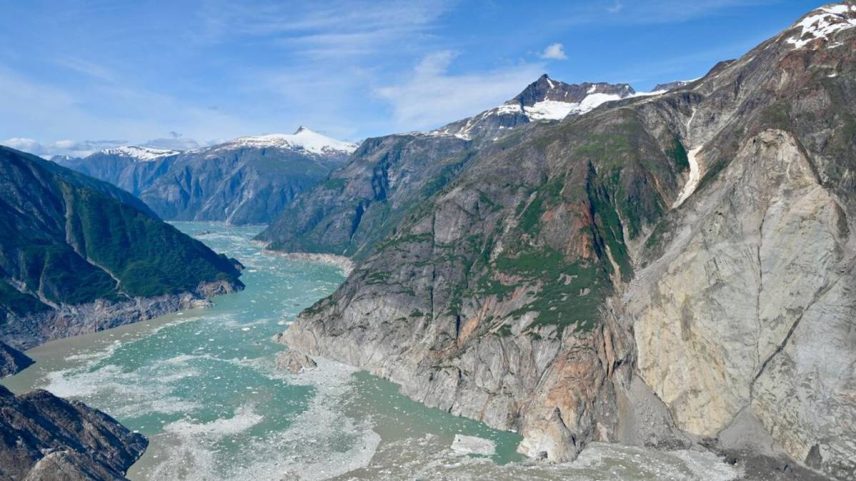 Foto tirada após deslizamento no Tracy Arm Fjord mostra consequências de tsunami 13 de agosto de 2025 Agência de Pesquisa Geológica dos EUA/Divulgação via REUTERS