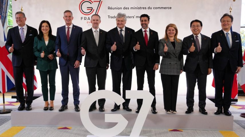 Foto de grupo na reunião comercial do G7 em Paris, França, em 6 de maio de 2026 — Foto: Aurelien Morissard/Pool via REUTERS